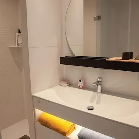 Daire Vue Avec Piscine Et Parking *