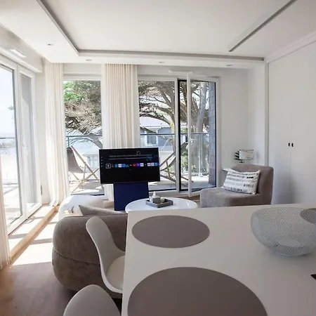 Daire Vue Avec Piscine Et Parking