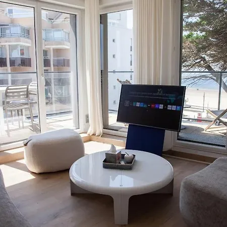 Vue Avec Piscine Et Parking Daire *