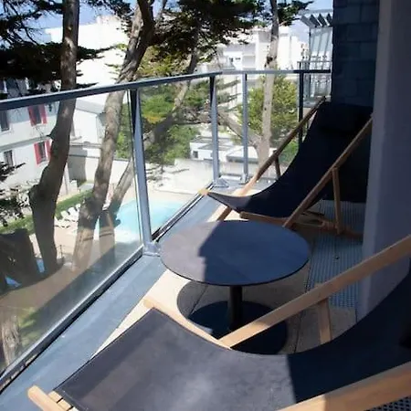 Vue Avec Piscine Et Parking * Pornichet
