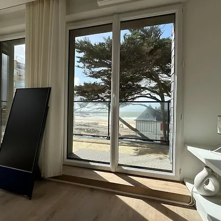 Vue Avec Piscine Et Parking